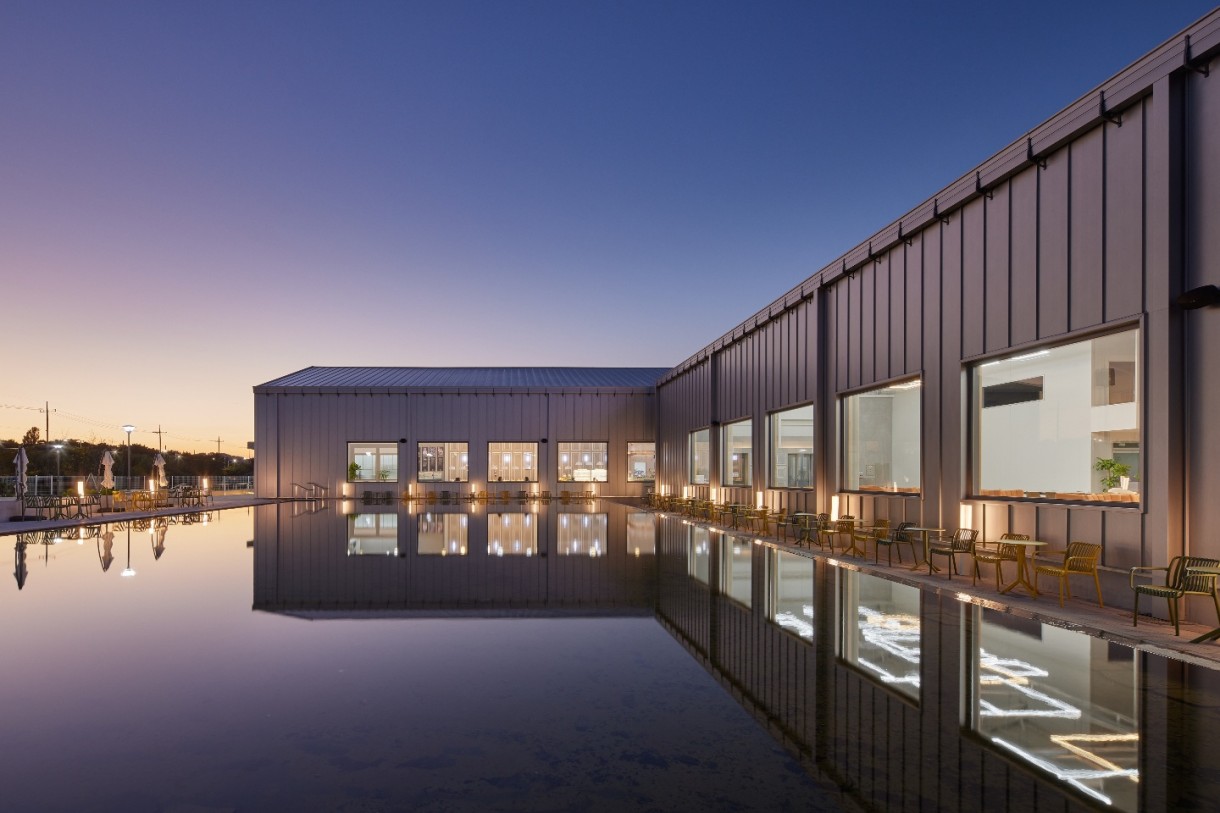 美しいウォーターガーデンの全景