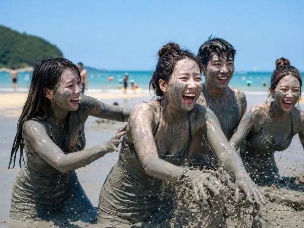 保寧マッド祭り2026ガイド|ソウルから2時間、泥と大川の流れるプールを満喫