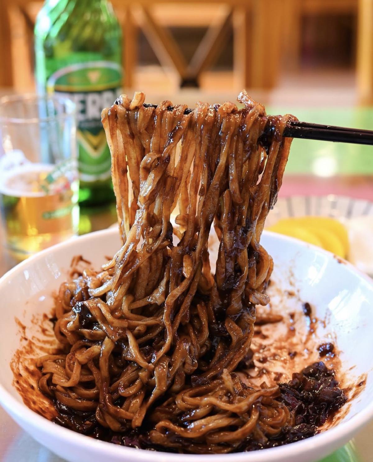 【弘大】学生の街!韓国式中華でおひとり様ランチ! IN 弘大