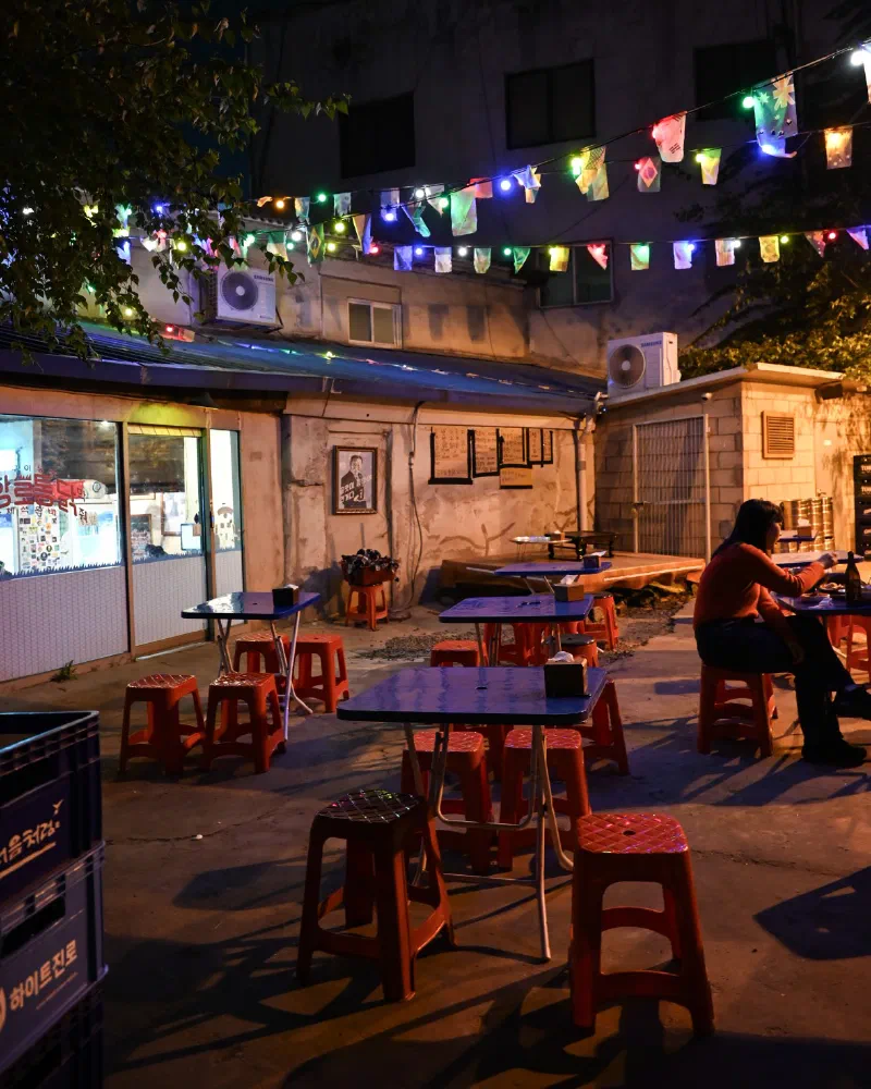 仁川ビールと開港路チキンのメニュー 韓国土産用に並べた様子