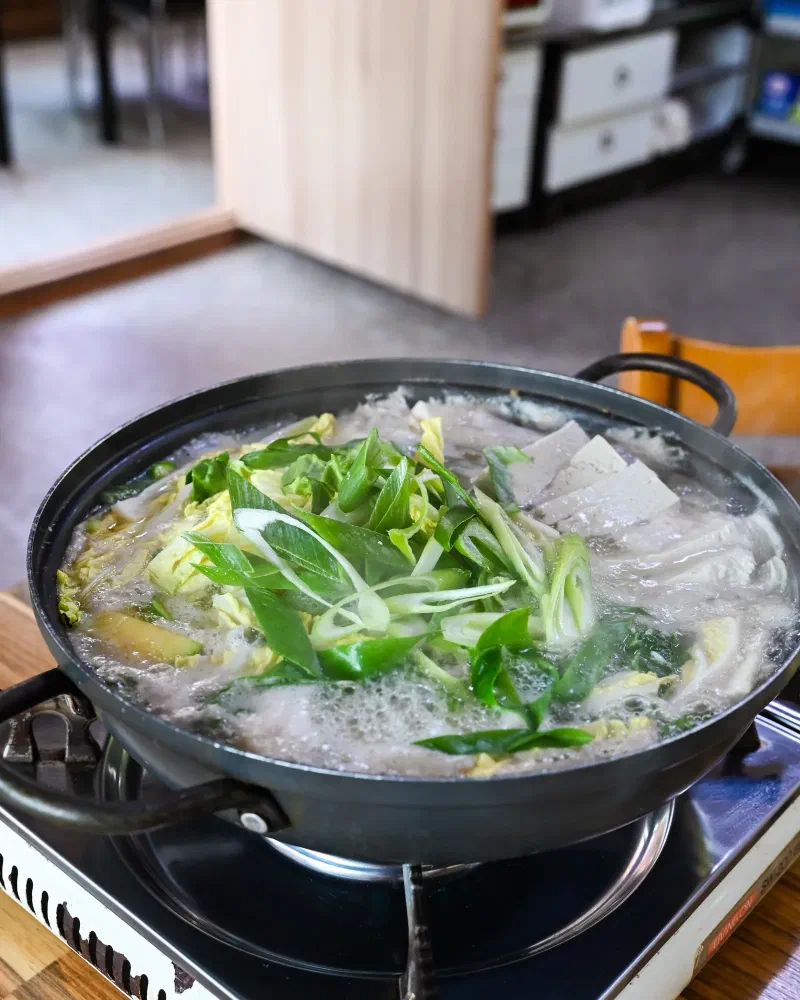 江華島の郷土料理 塩辛スープカルビとムッパプ