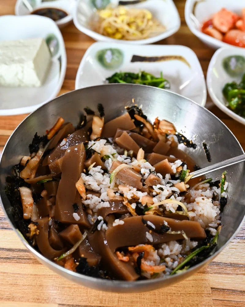 手作り豆腐などパンチャンも充実