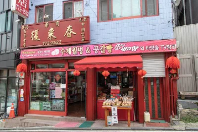 燕京大飯店の白チャジャン、玉ねぎがたっぷり入った薄い色のソース