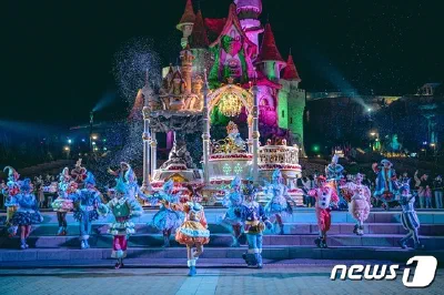 クリスマスが街を彩る！ 流通業界の「インスタ映え」競争激化