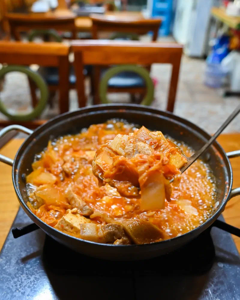 【韓国旅行】看板がない?!裏路地で絶品キムチチゲを堪能してきた!