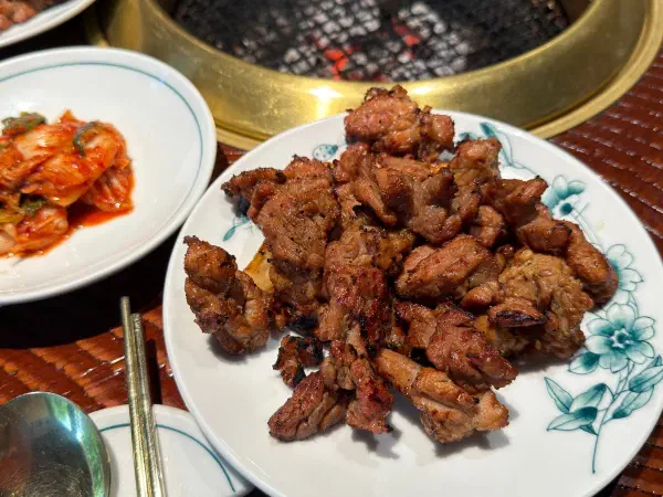 ソウル「ボンピヤン」ヤンジェ本店|平壌冷麺と炭火豚カルビ、絶品を味わう順番