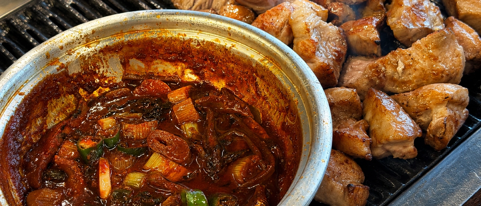 光化門の豚焼肉「オムヨンベク・テジグイ」|名物チュモッコギの実食ルポとメニュー価格